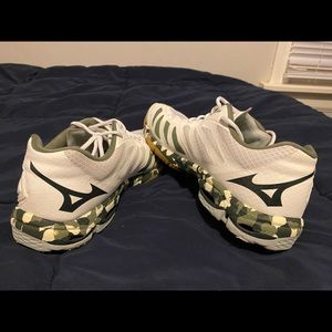Mizuno Wave Lightning Z5